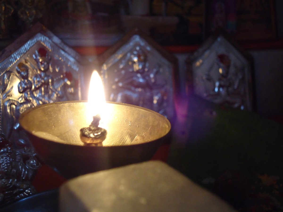 Свеча на прозрачном фоне