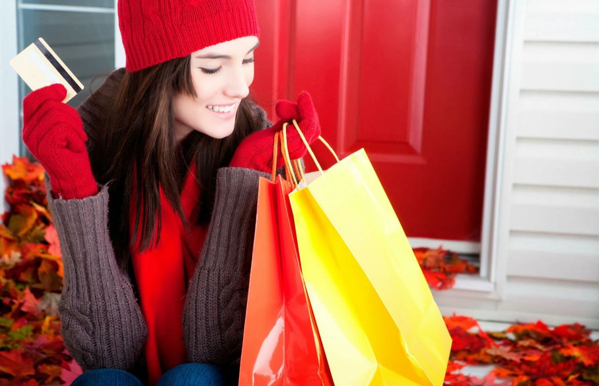 Девушка с покупками