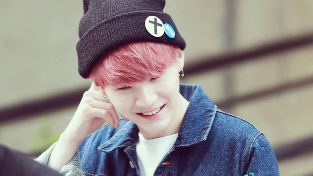 Смущенный Юнги БТС