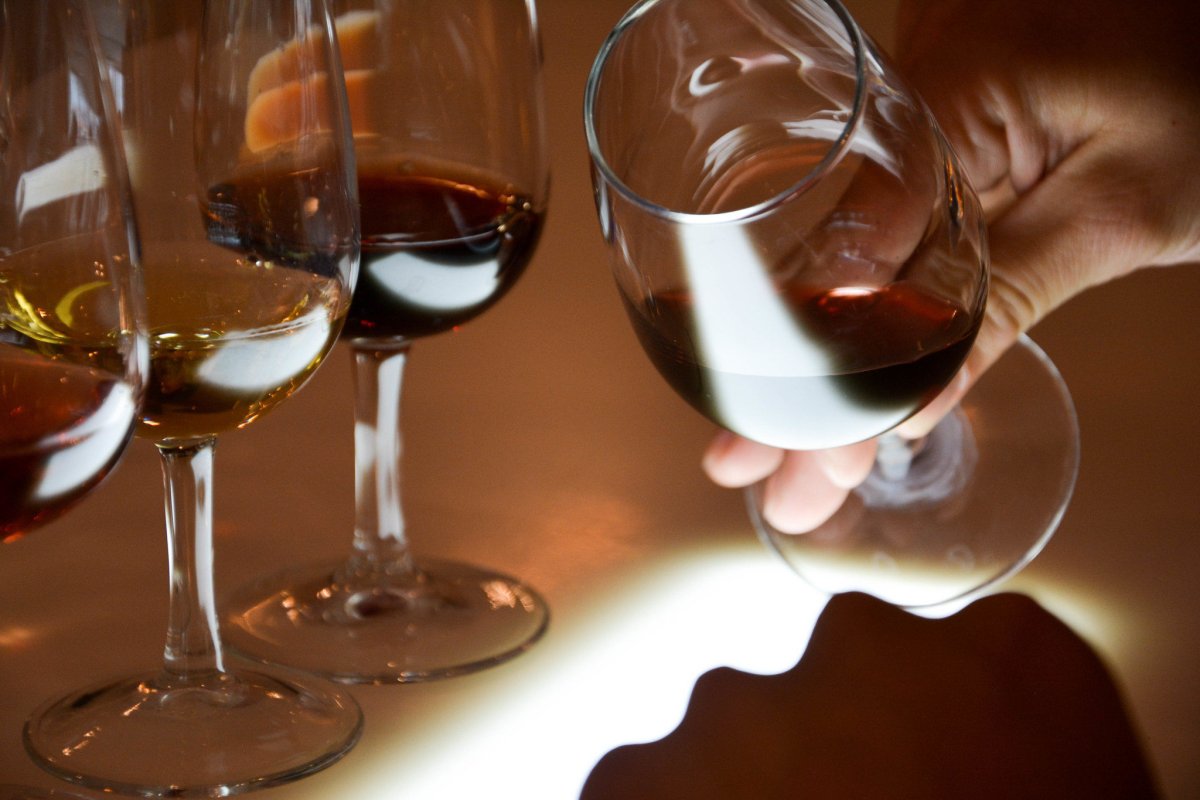 Портвейн Португалия в бокале