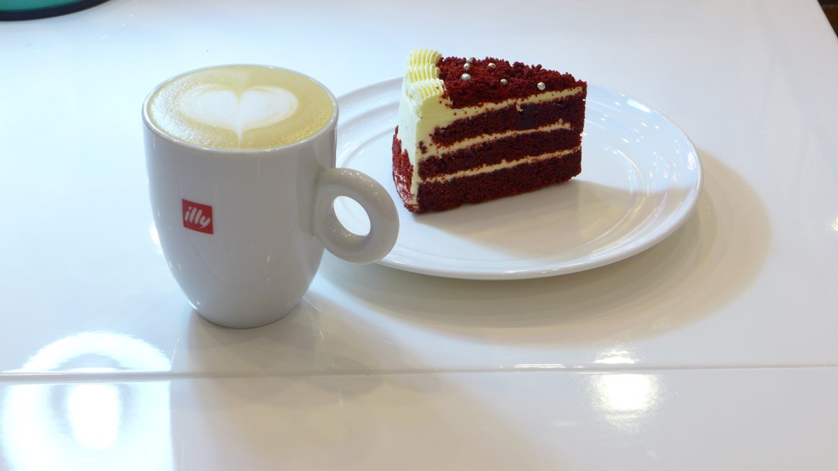 Чай с пирожными