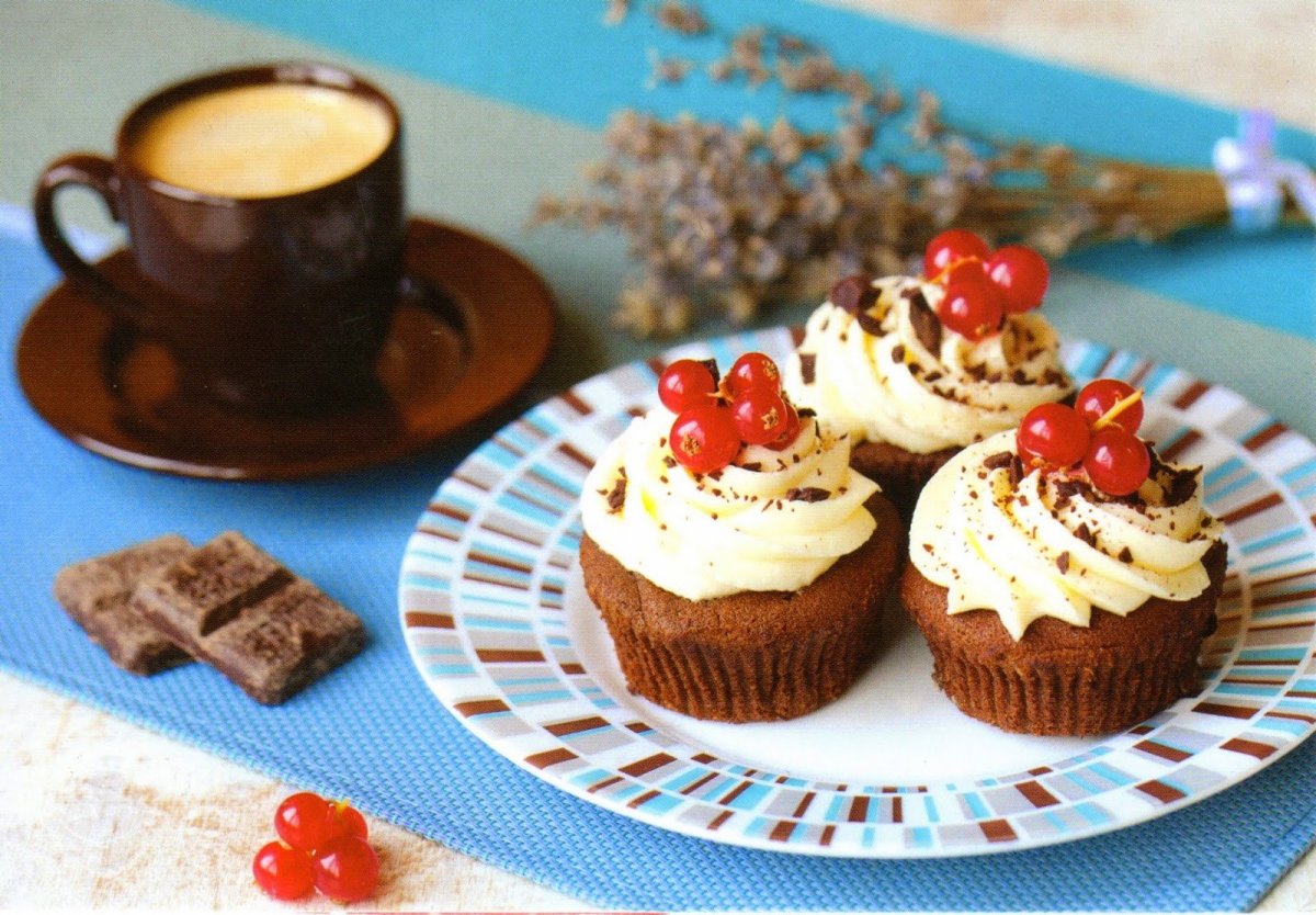 Маффины с малиновым вареньем