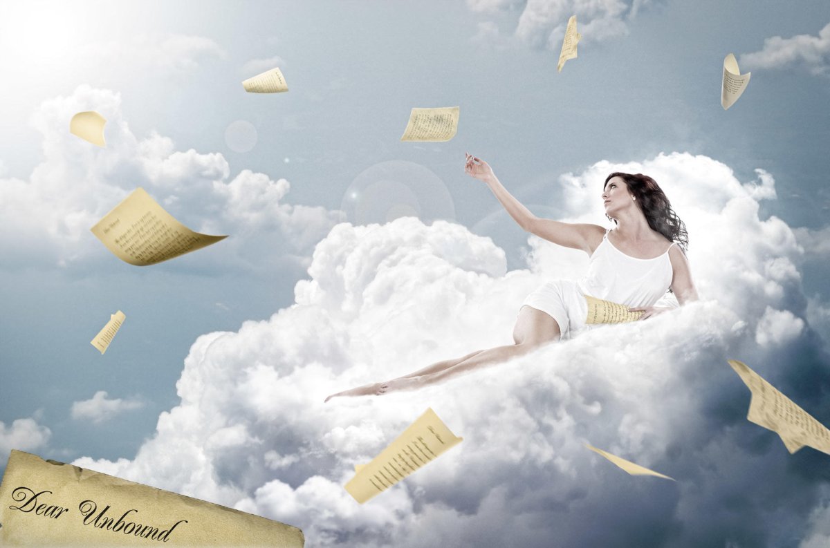 Девушка витает в облаках