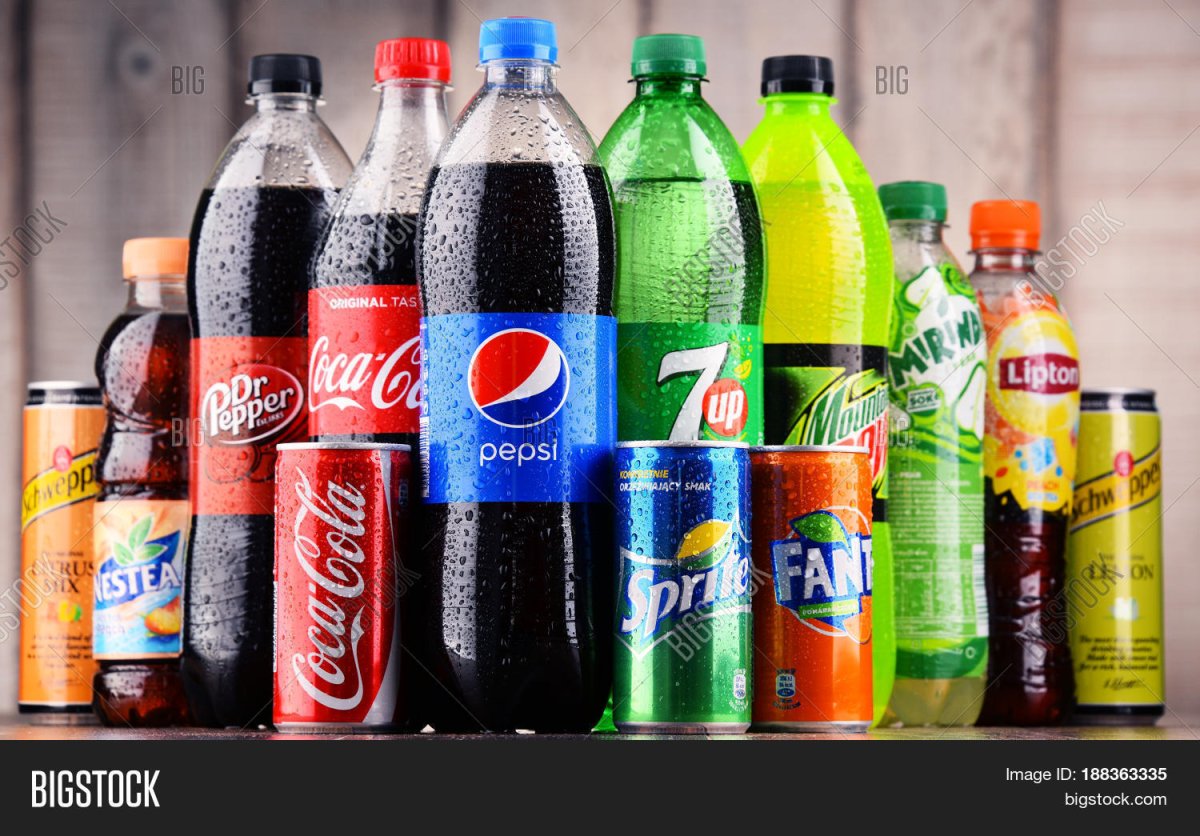 Безалкогольные напитки в красивых бутылках