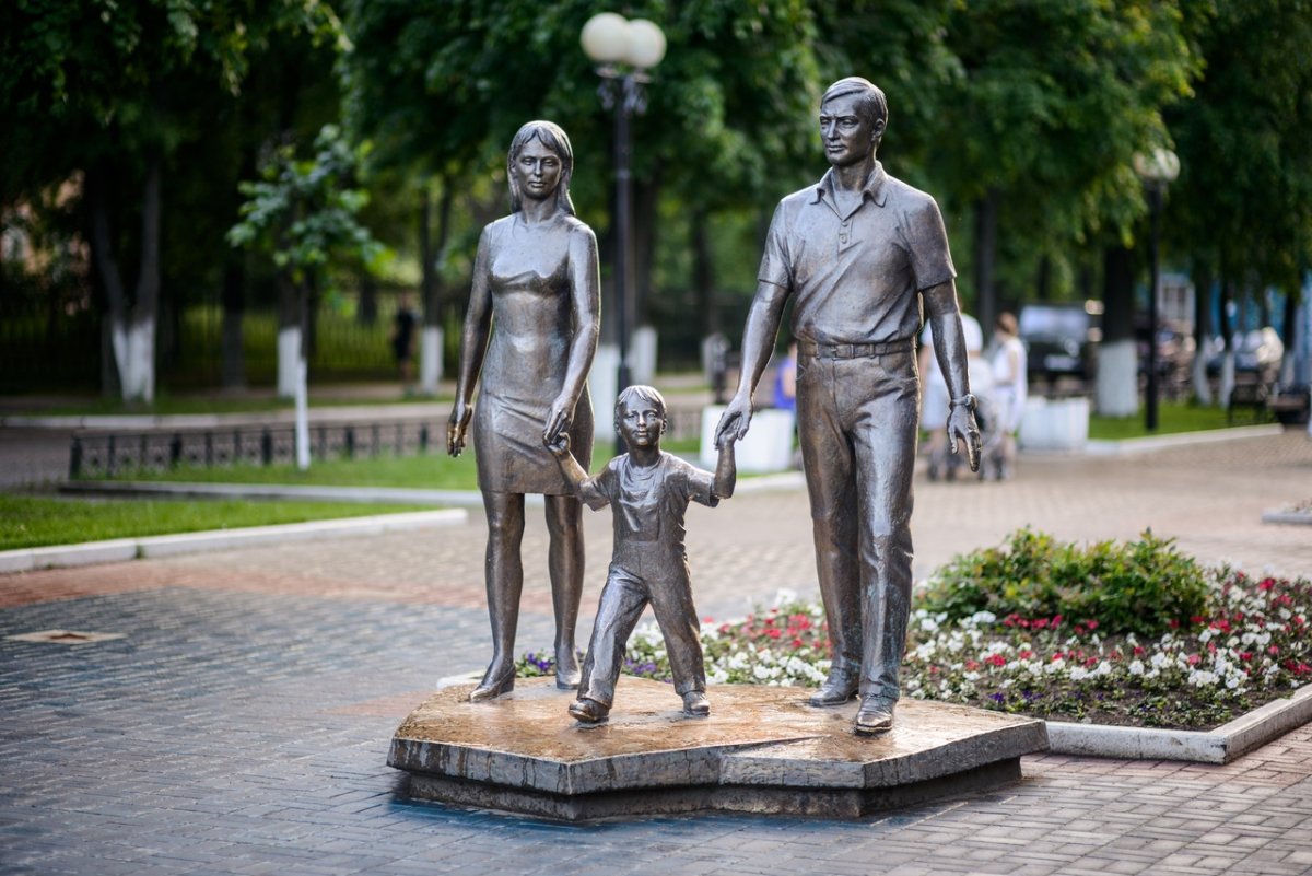 Памятник Чкалову в Нижнем Новгороде