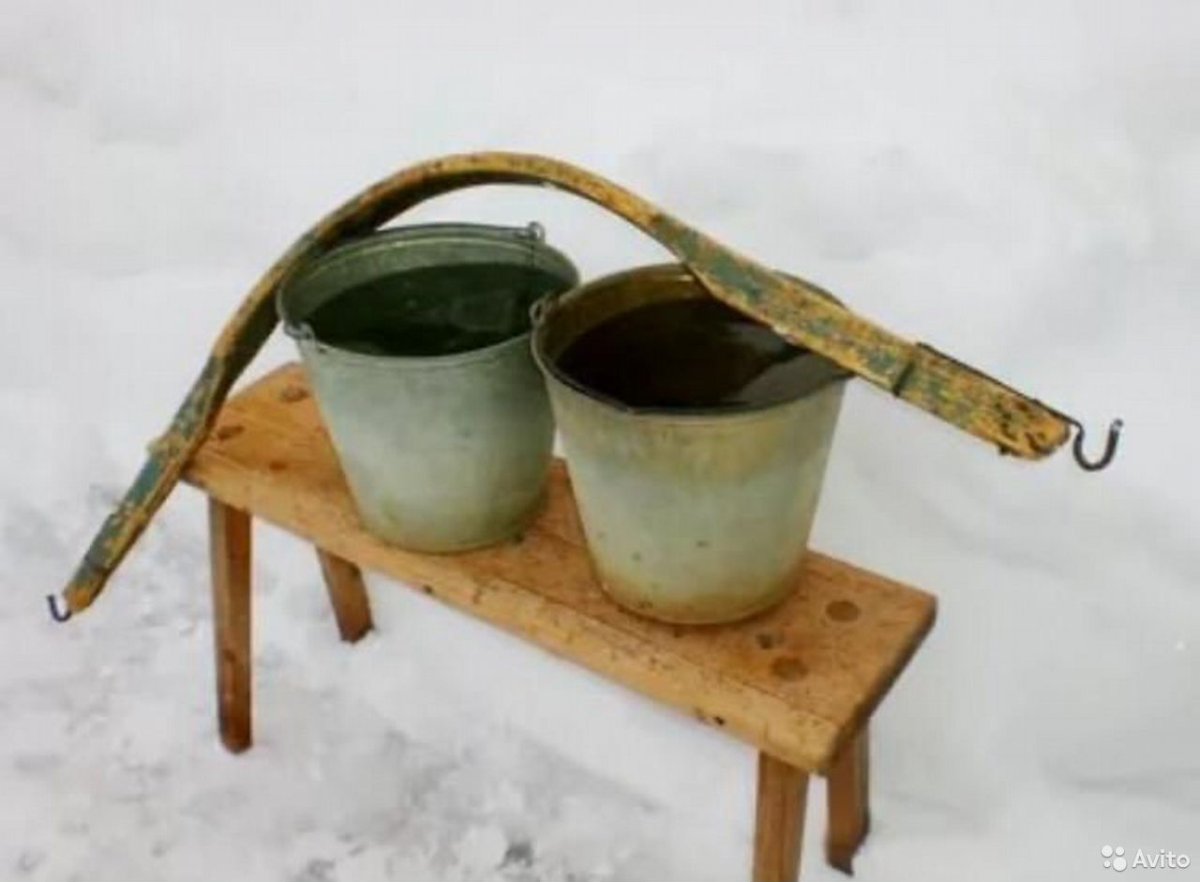 Коромысло с ведрами