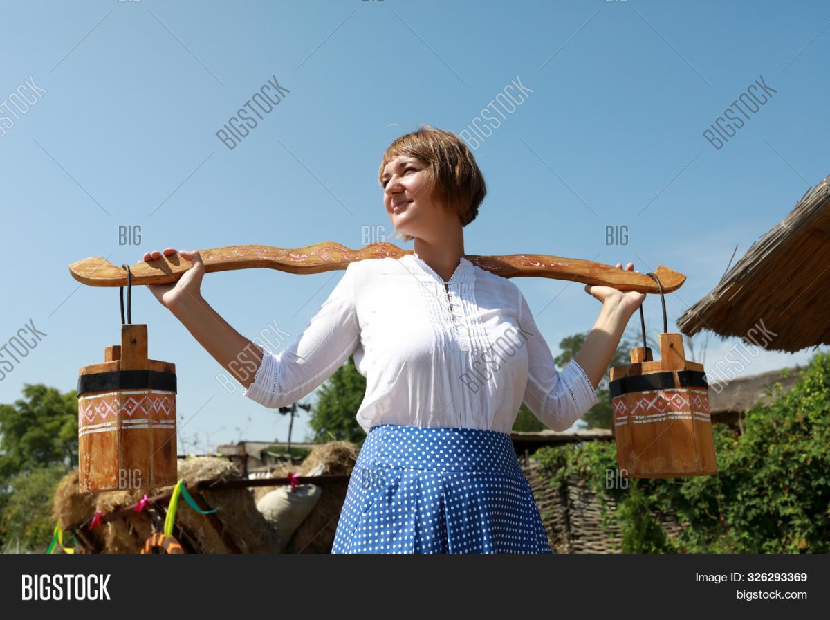 Коромысло с ведрами