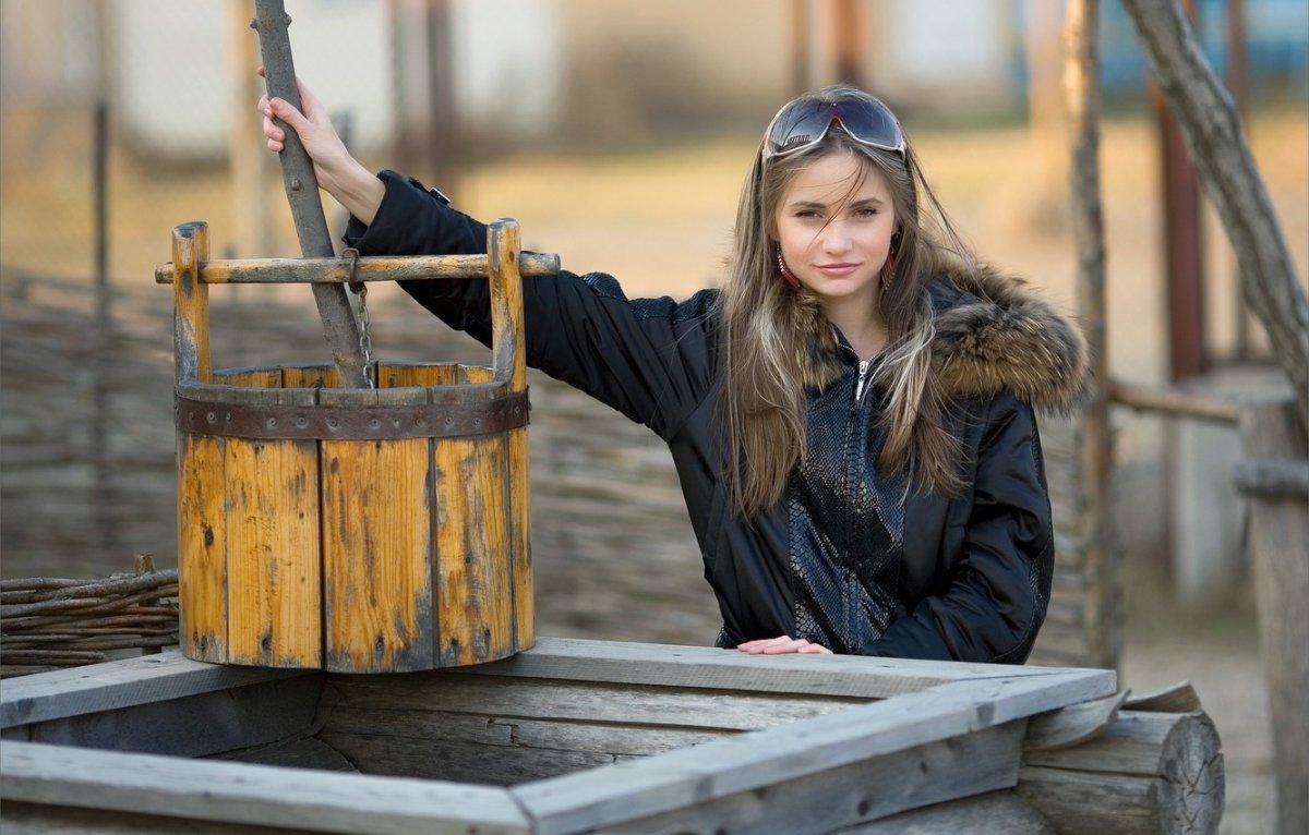 Девушка с коромыслом