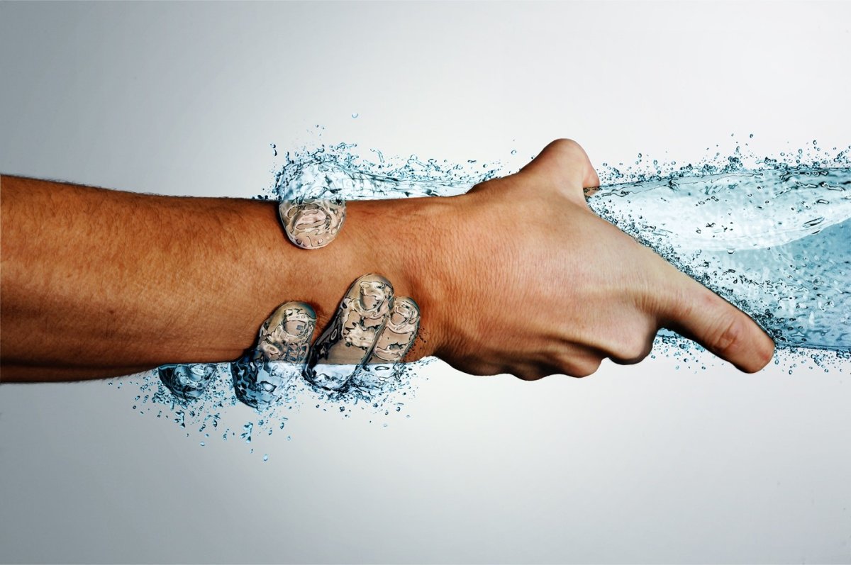 Вода льется