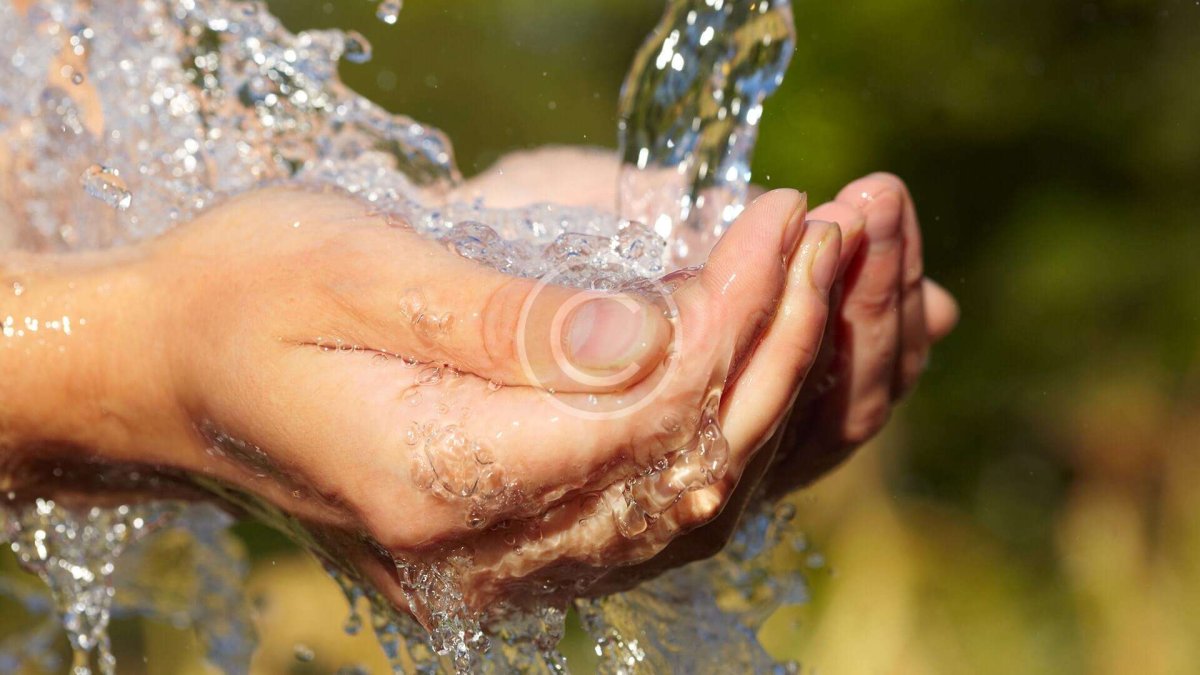 Чистая вода фон