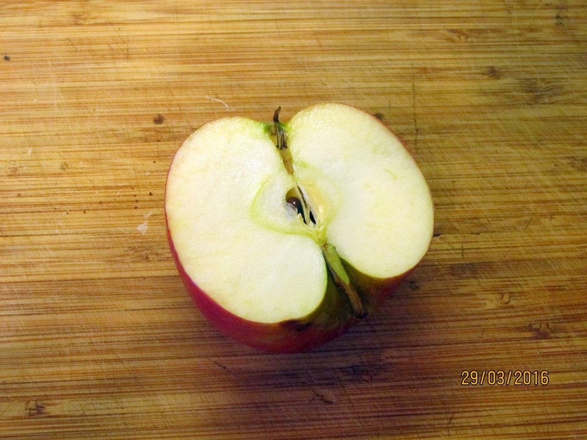 Половинка яблока