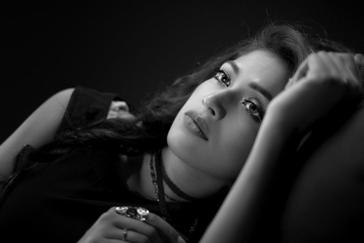 Грустная девушка