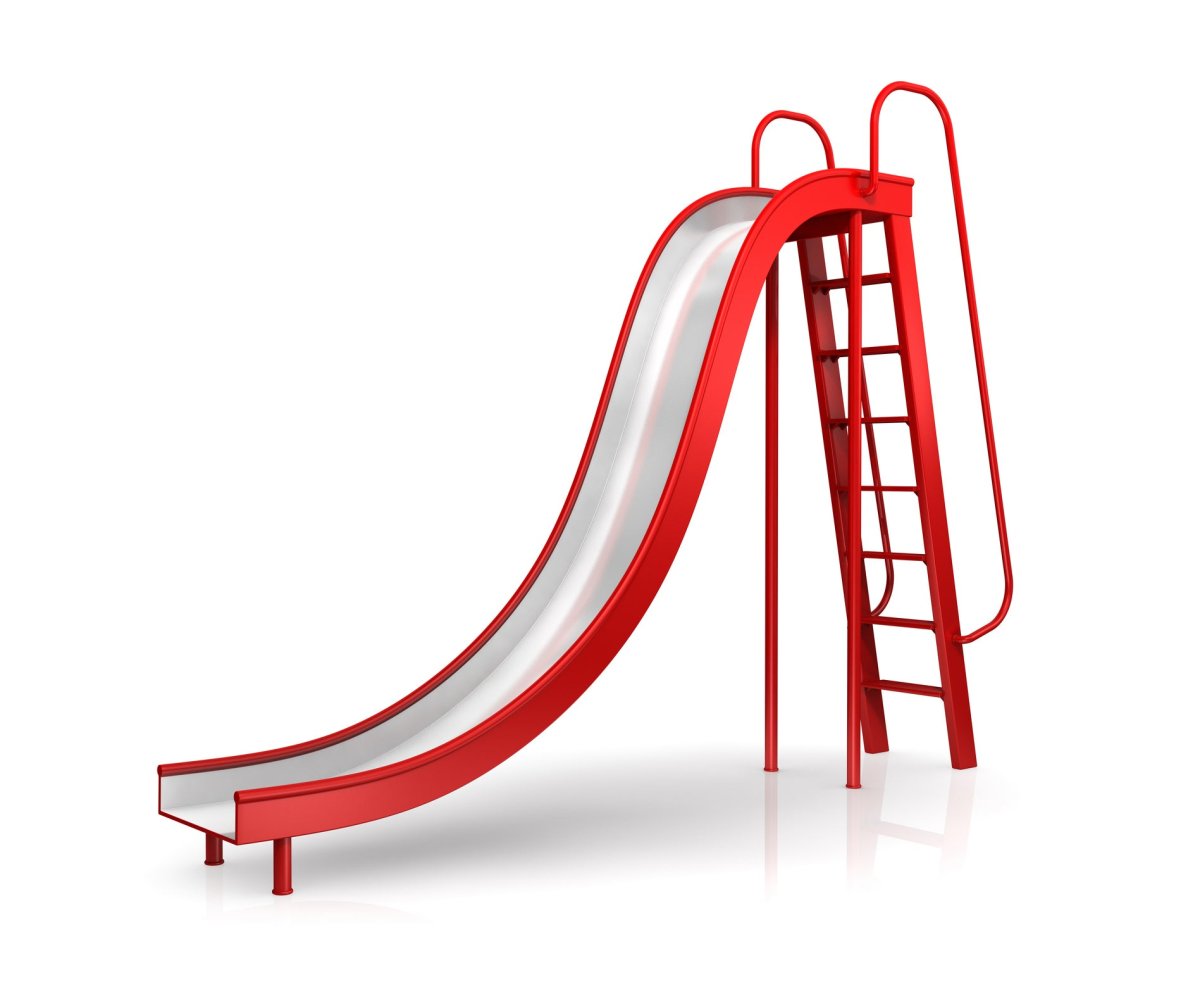 Дети вскарабкиваются на горку