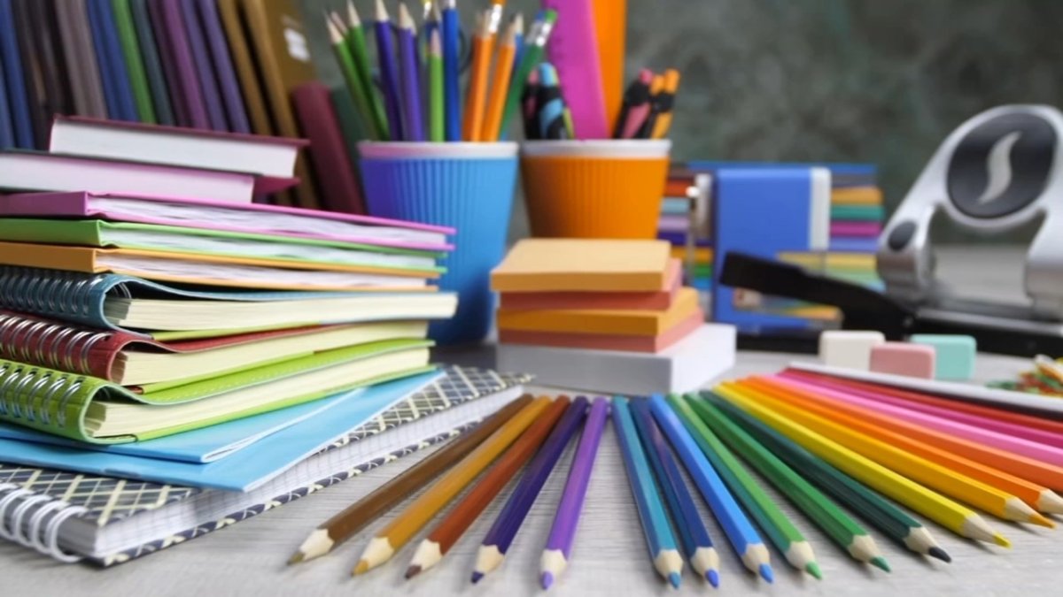 Красивая канцелярия яркая