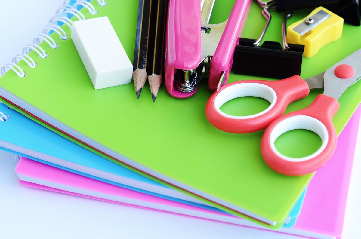 Канцтовары школьные принадлежности