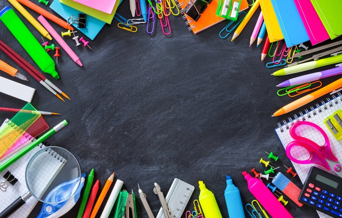 Канцтовары на черном фоне