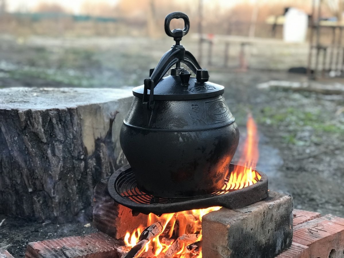 Горшок с едой вектор