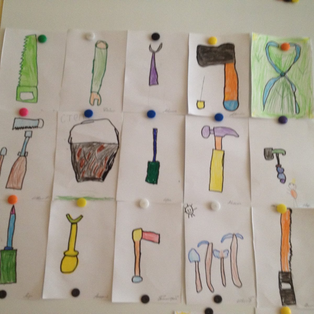 Бытовые предметы на прозрачном фоне