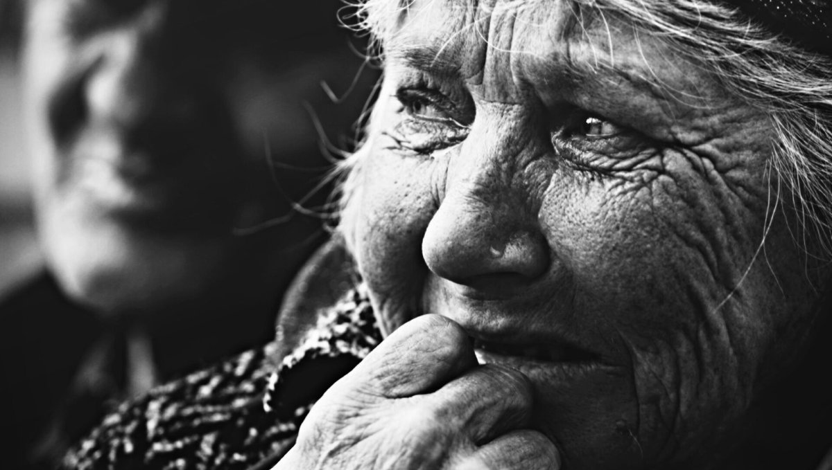 Грустные женские глаза