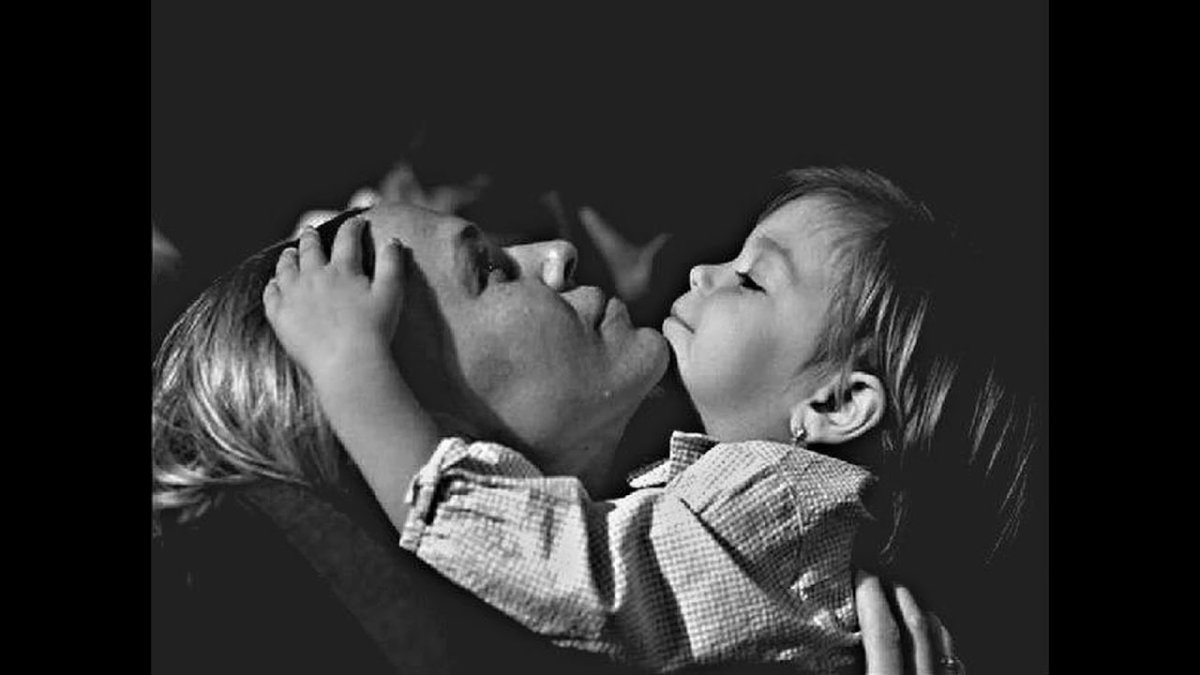 Заплаканное лицо девушки