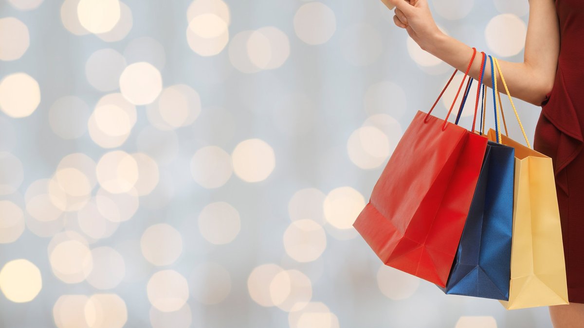 Девушка с пакетами