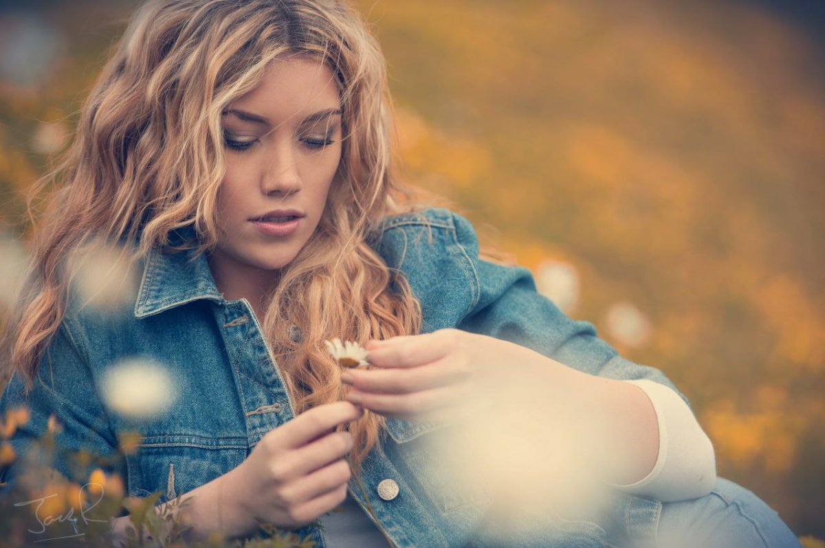 Мечтательная девушка