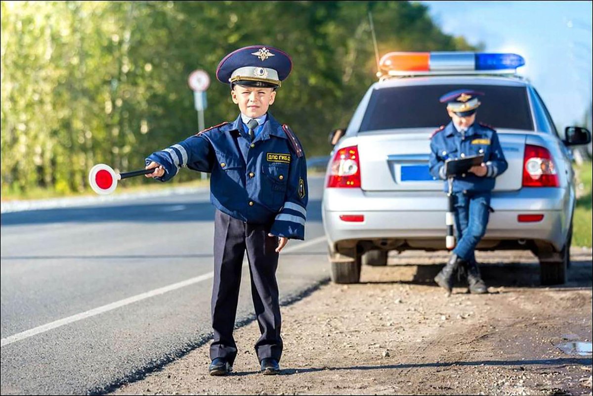 Милиционер и машина вектор