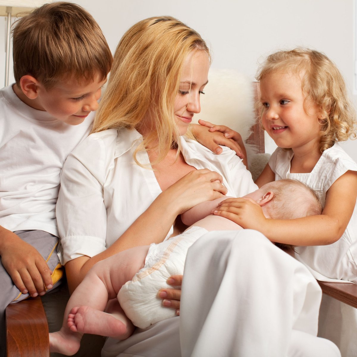 Мама и сын иллюстрация