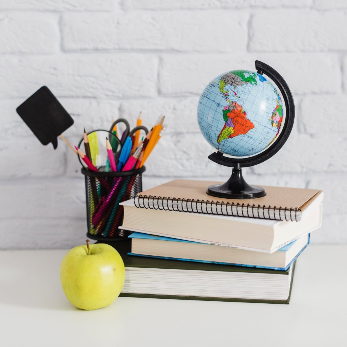 Школьные принадлежности