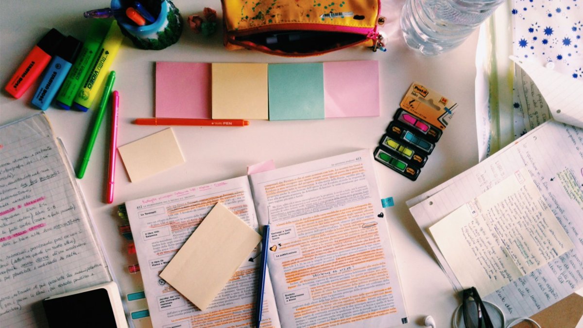 Глобус с книгами