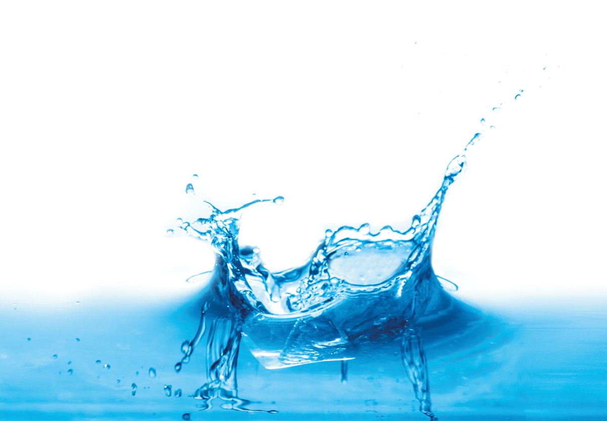 Вода на белом фоне