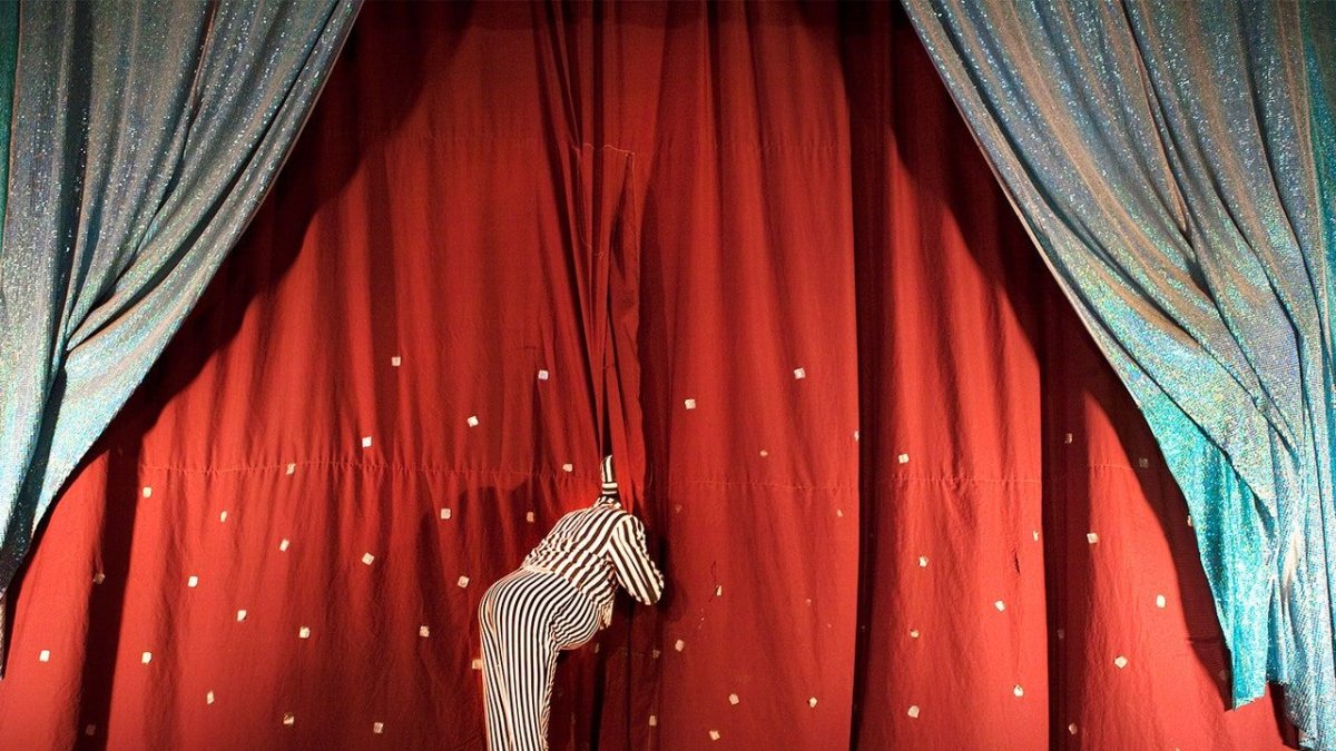 Занавес в театре