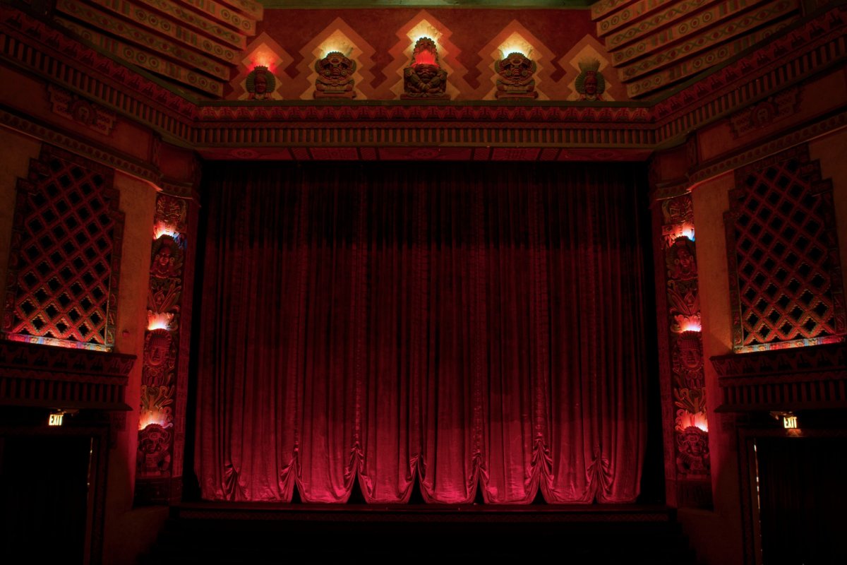 Театральный занавес