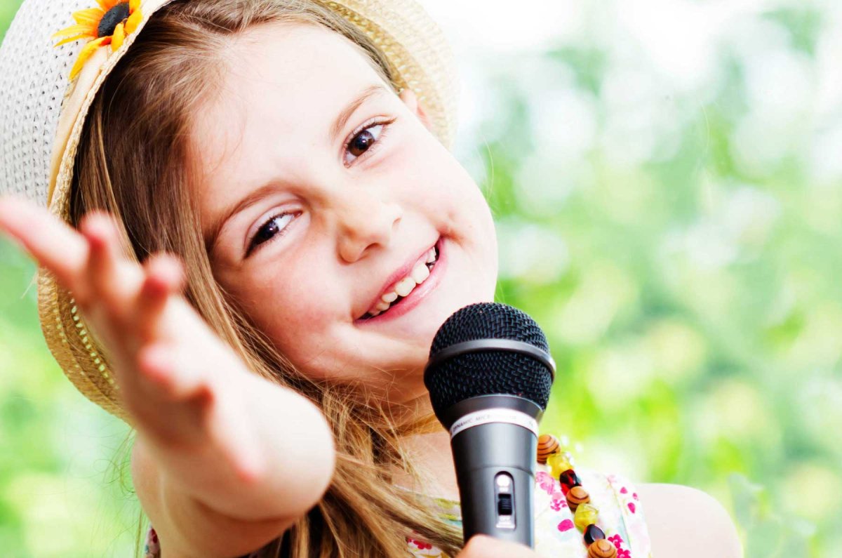 Нотки поет ребенок