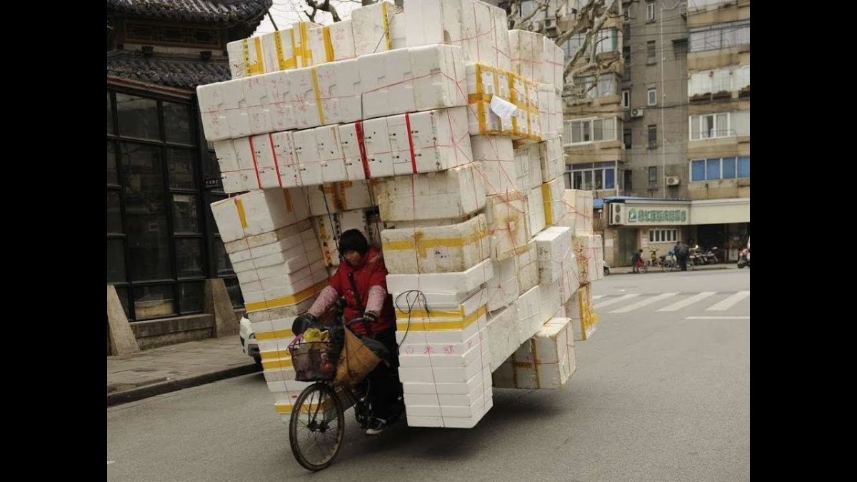 Грузовик с мешками