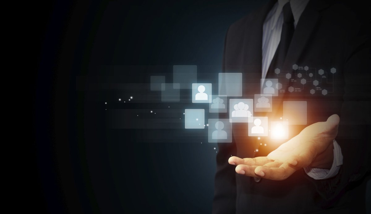 Две женщины в офисе