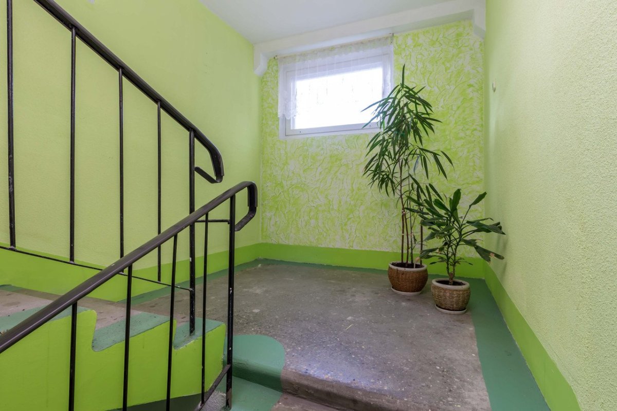 Надписи в подъезде