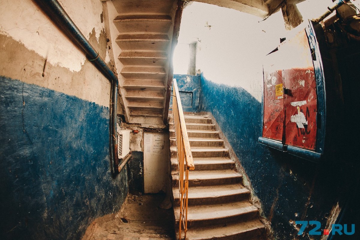 Стена подъезда