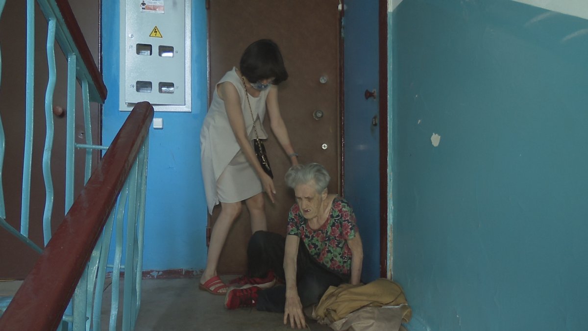 Девушка из подъезда