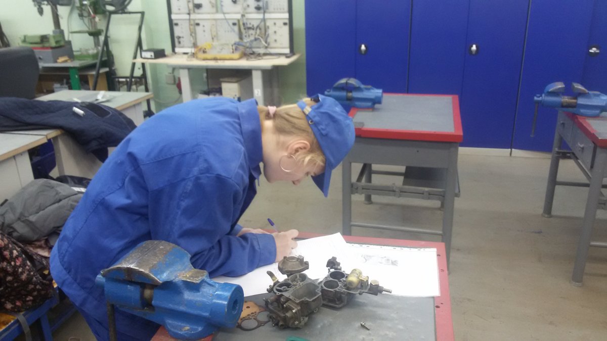 Строитель отделочник