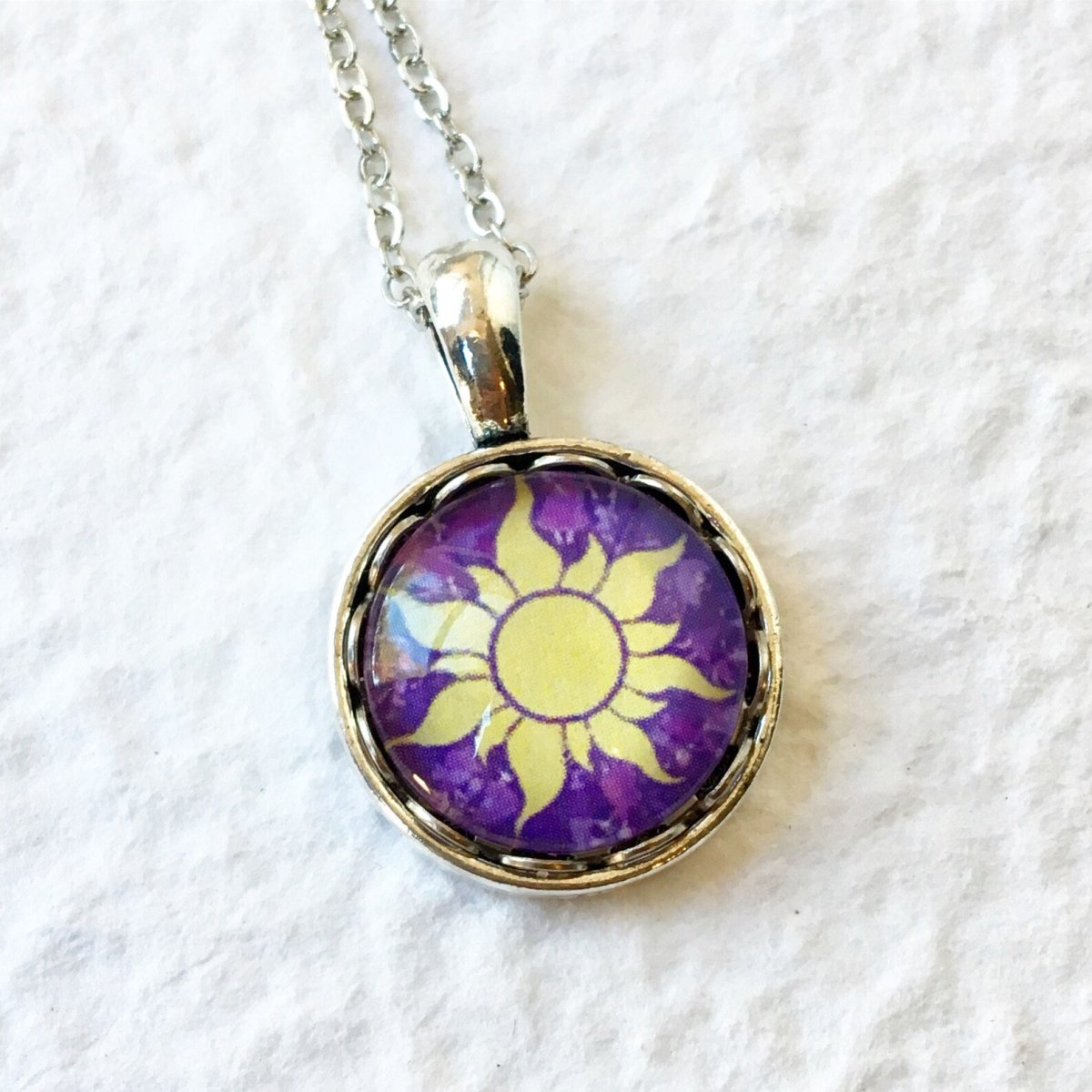 Рапунцель волосы светятся