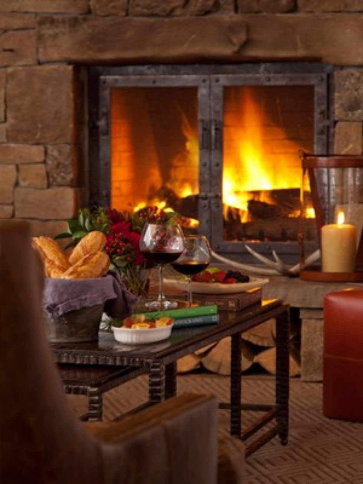 Теплый плед и камин