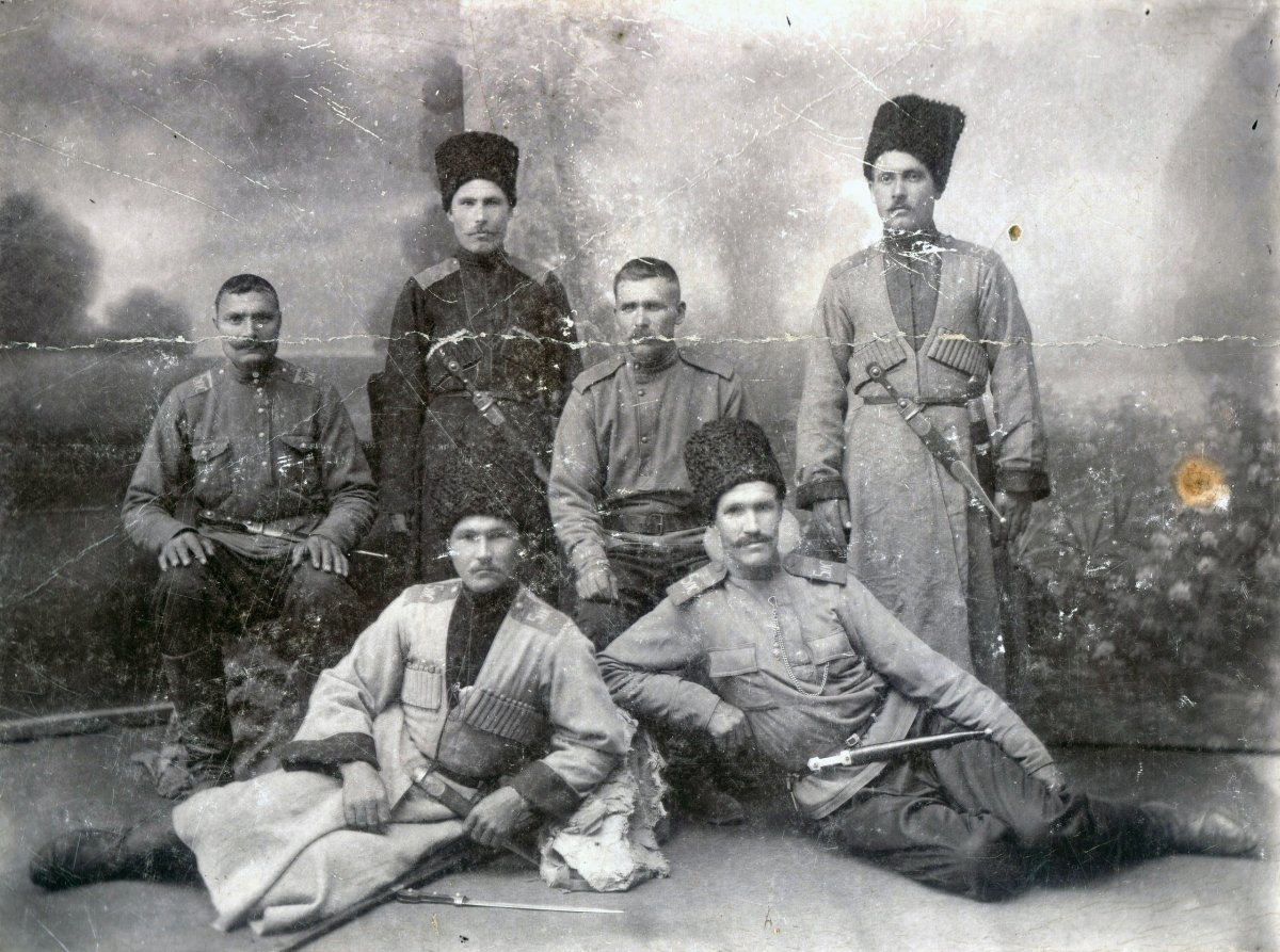 Кубанские казаки черно-белый или цветной