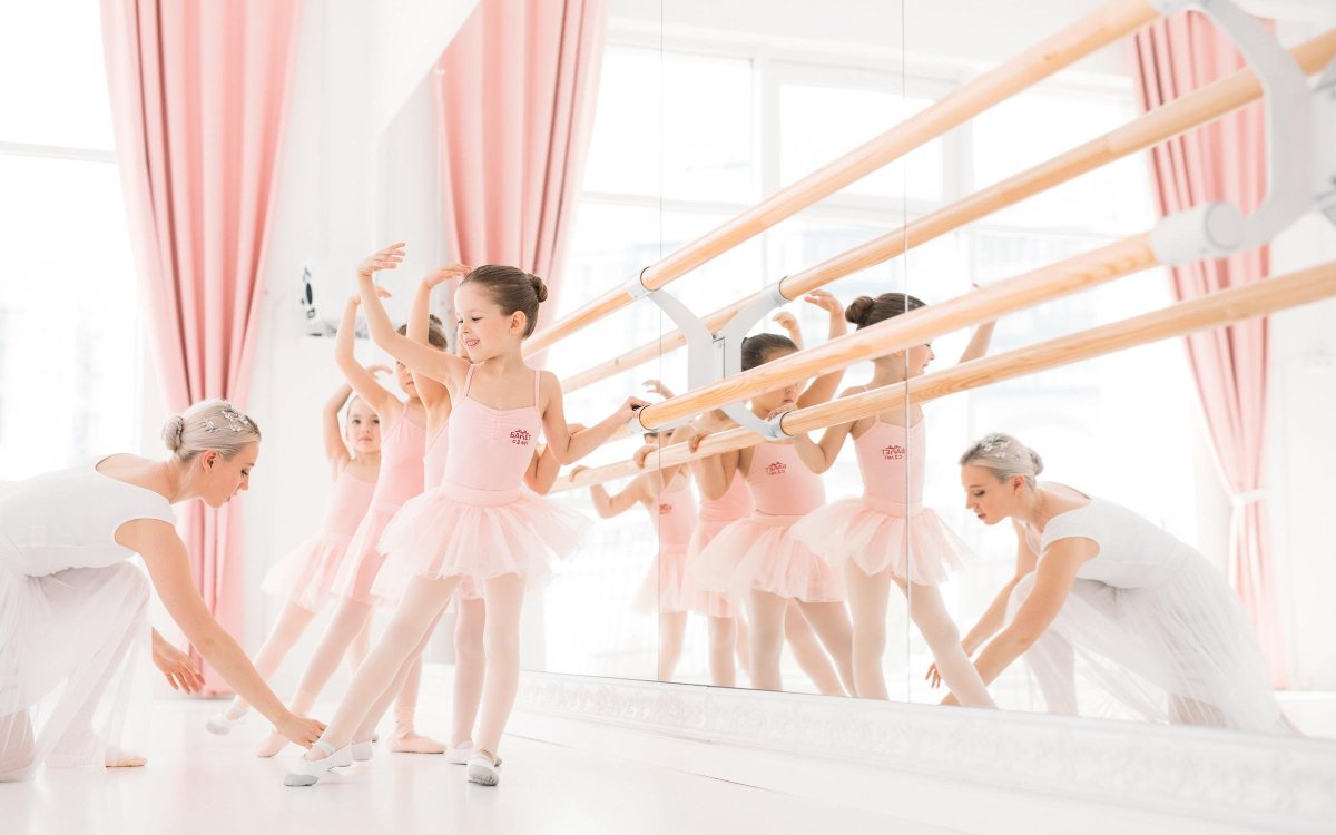 Рисунки с танцующими детьми