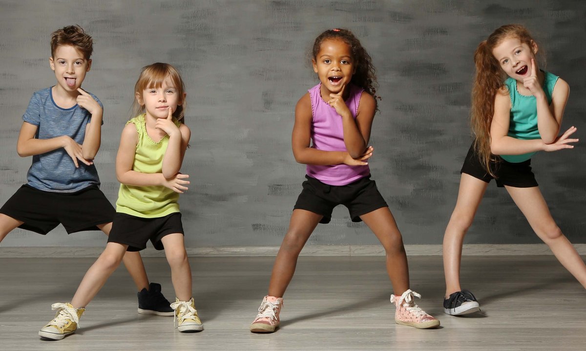 Танцы дети вектор