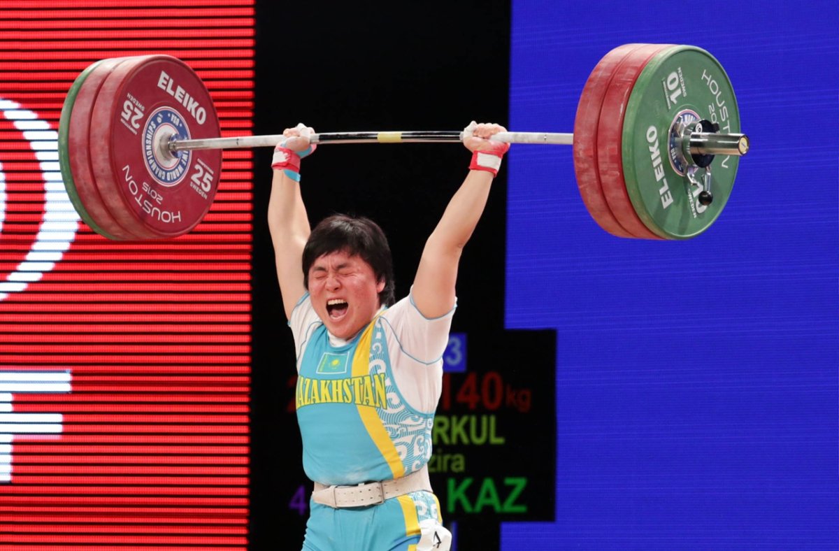 Силач со штангой