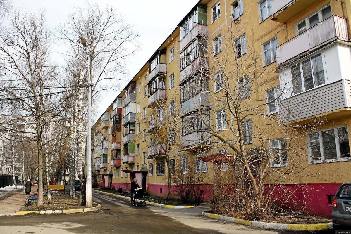 Пермь зеленый двор хрущевка