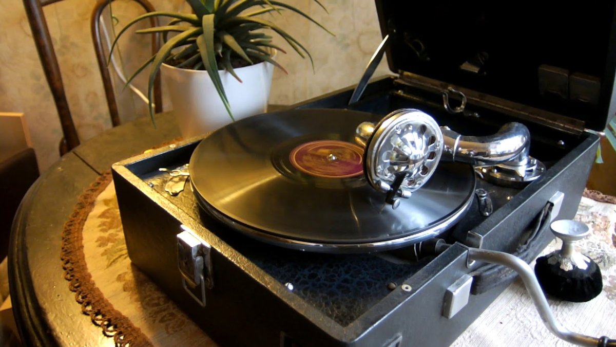 Патефон 1930 года