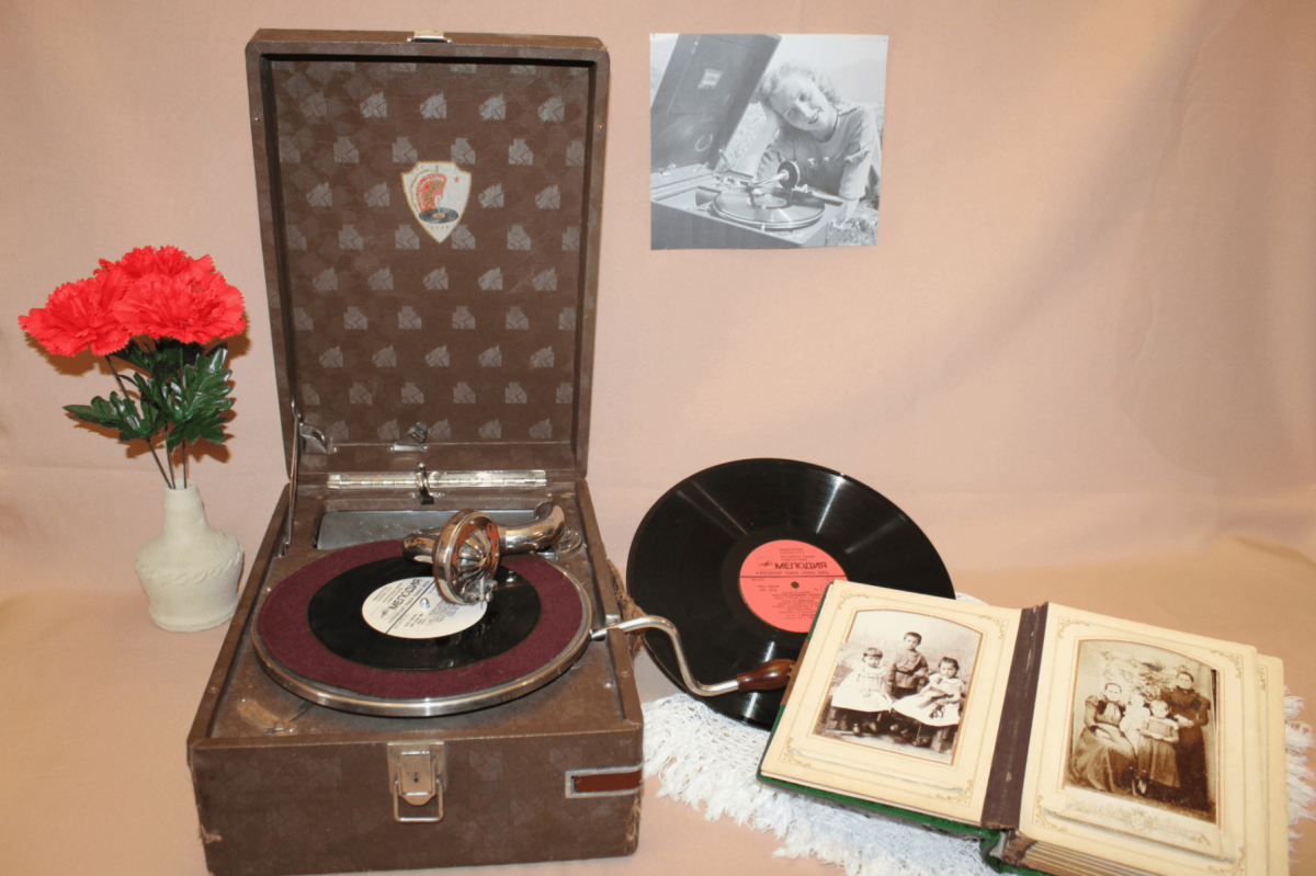 Музей истории Боровичи патефон