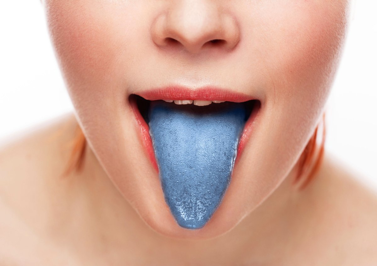 Губы с высунутым языком рисунок